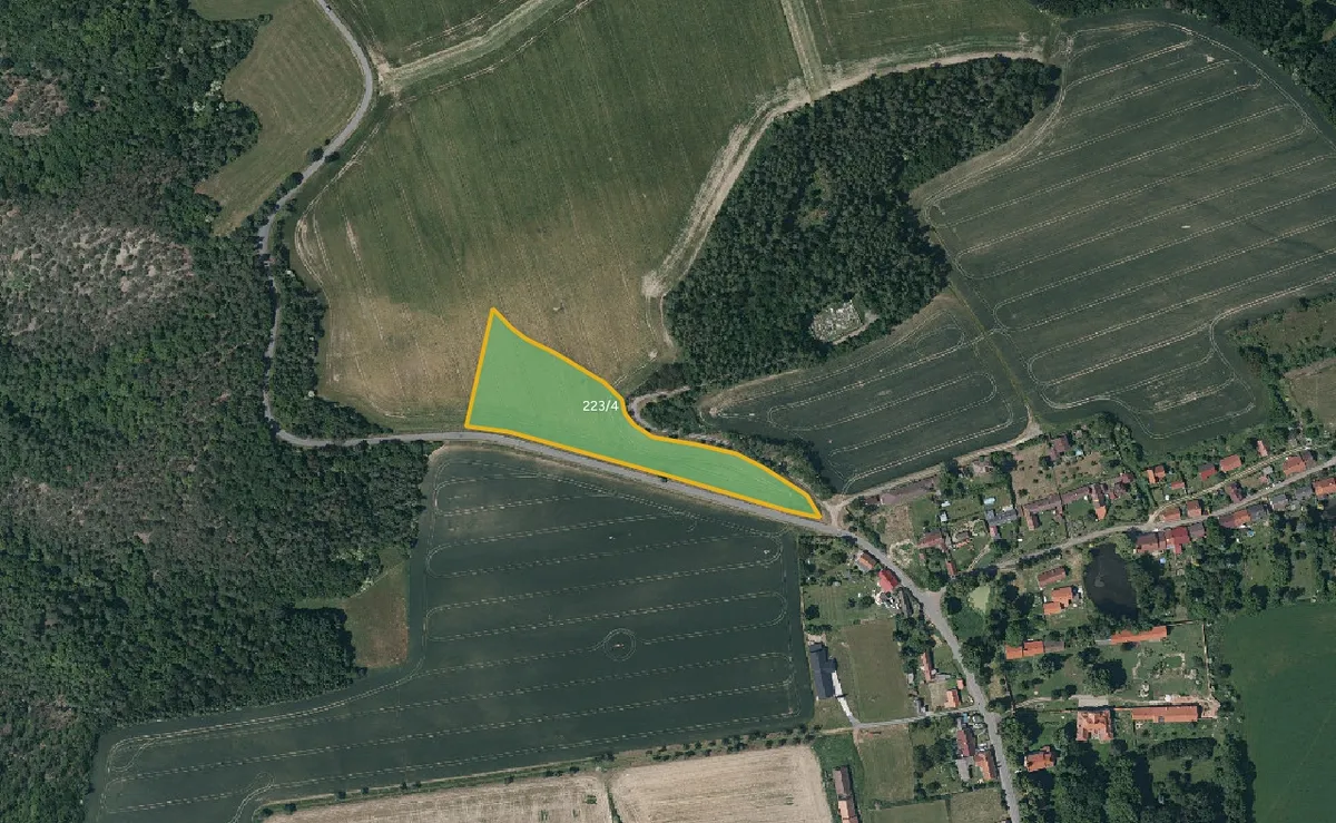Prodej pole 12105 m²